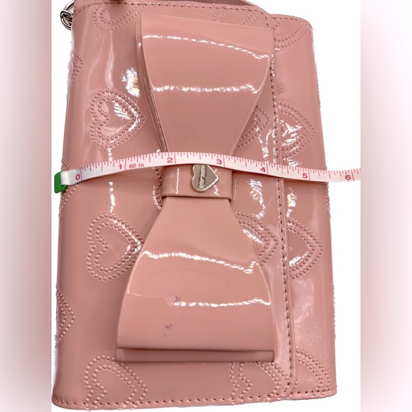 Betsey Johnson Crossbody Blush Pink Bag w/Blush Pink Hearts & Bow. Excel Cond - Picture 9 of 12